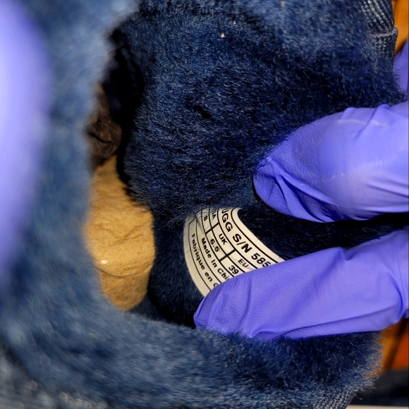 UGG Australia Classic Mini - Picture 3 of 7